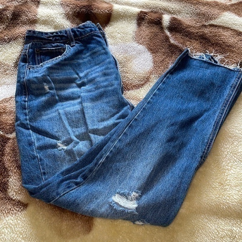 Medium washed women’s mom ankle length jeans